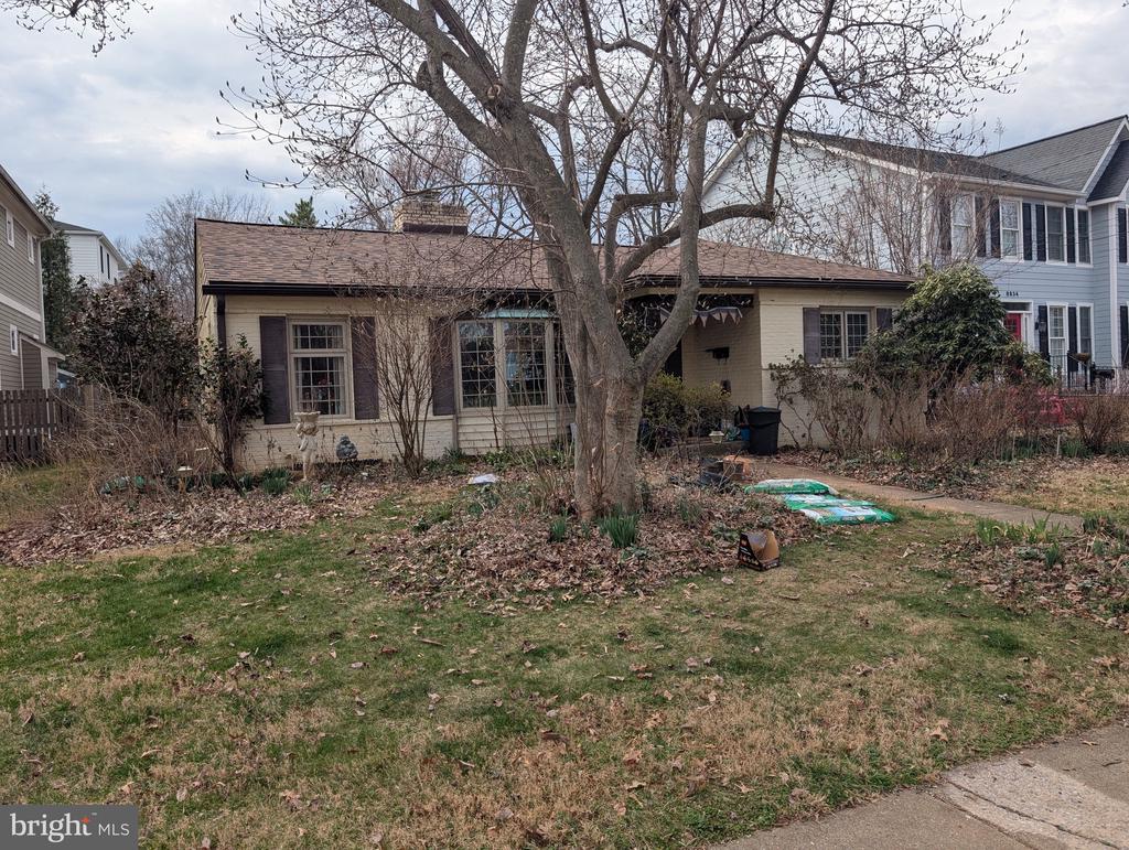 8932 BRADMOOR DRIVE