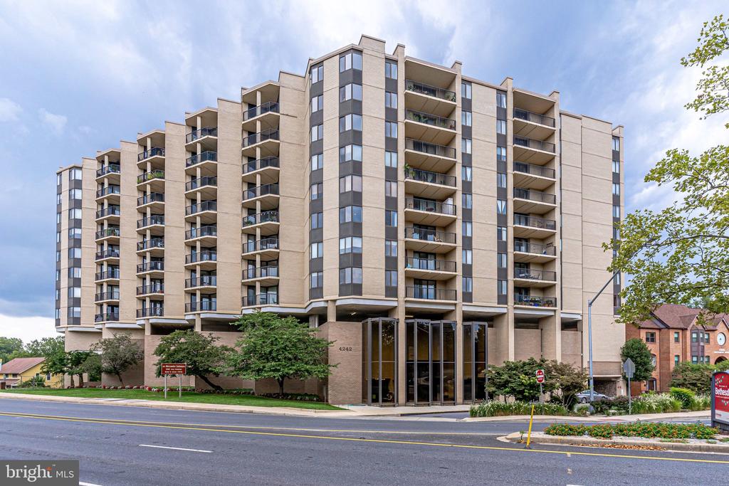 4242 E WEST HWY Unit: 902