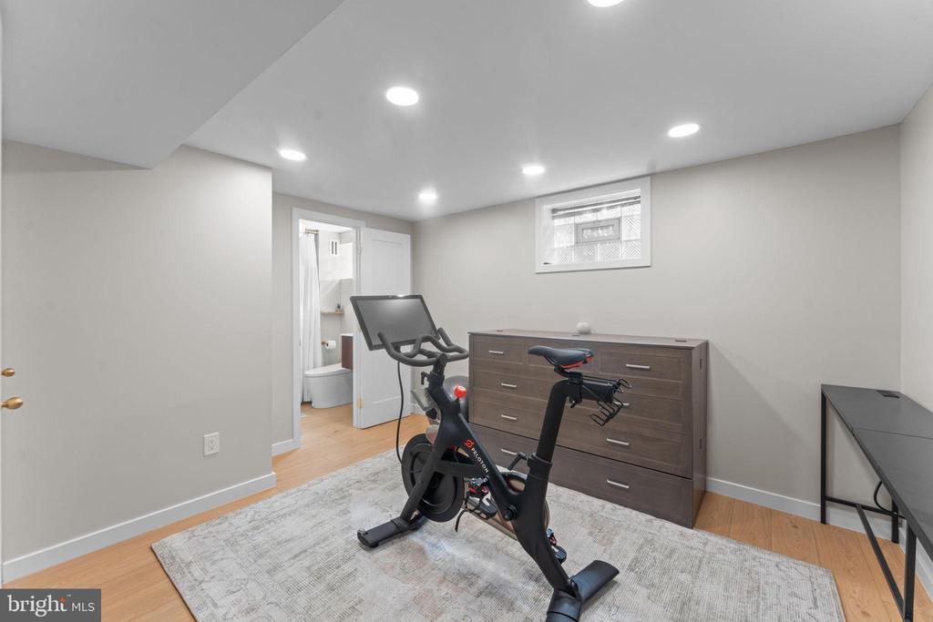 1604 HIGHLAND DRIVE