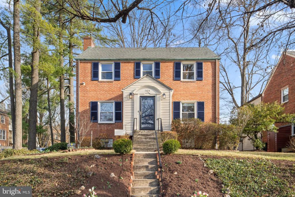 1604 HIGHLAND DRIVE