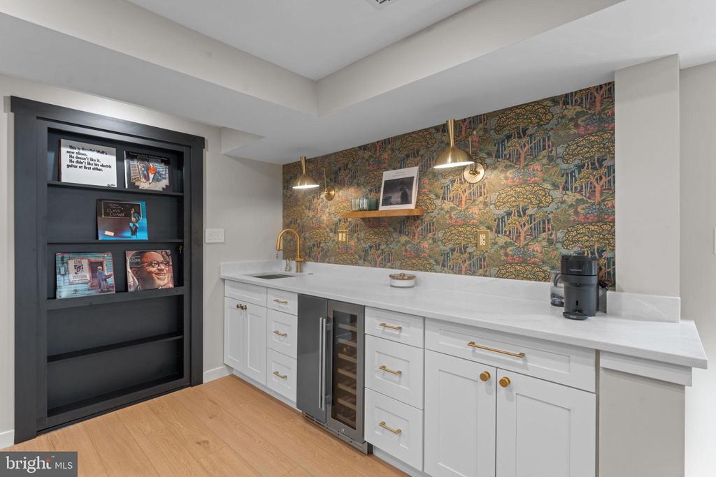 1604 HIGHLAND DRIVE