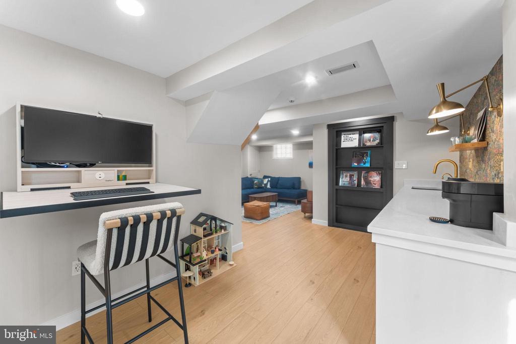 1604 HIGHLAND DRIVE