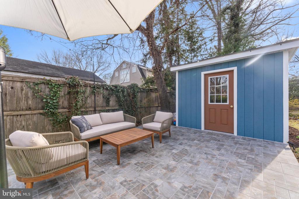 1604 HIGHLAND DRIVE