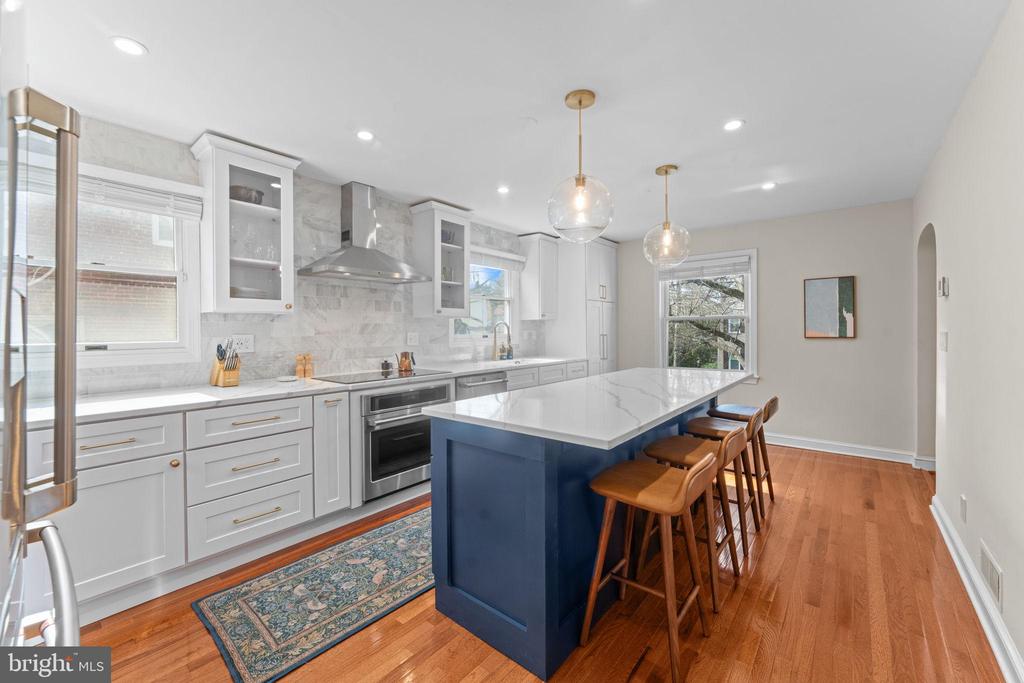 1604 HIGHLAND DRIVE