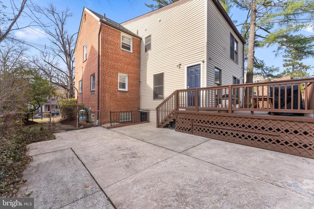 1604 HIGHLAND DRIVE