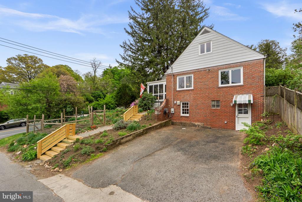 314 DALE DRIVE