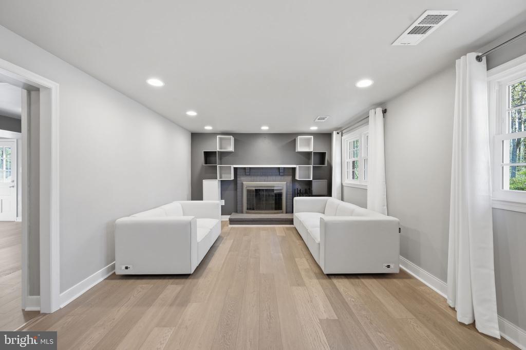 7 BENTLEY COURT