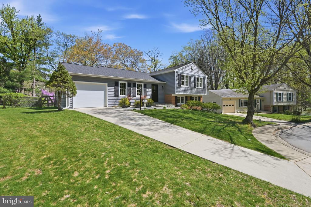 7 BENTLEY COURT