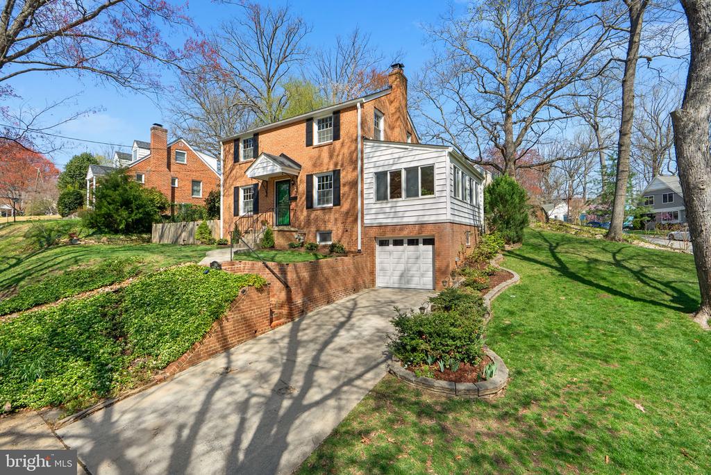 130 EASTMOOR DRIVE
