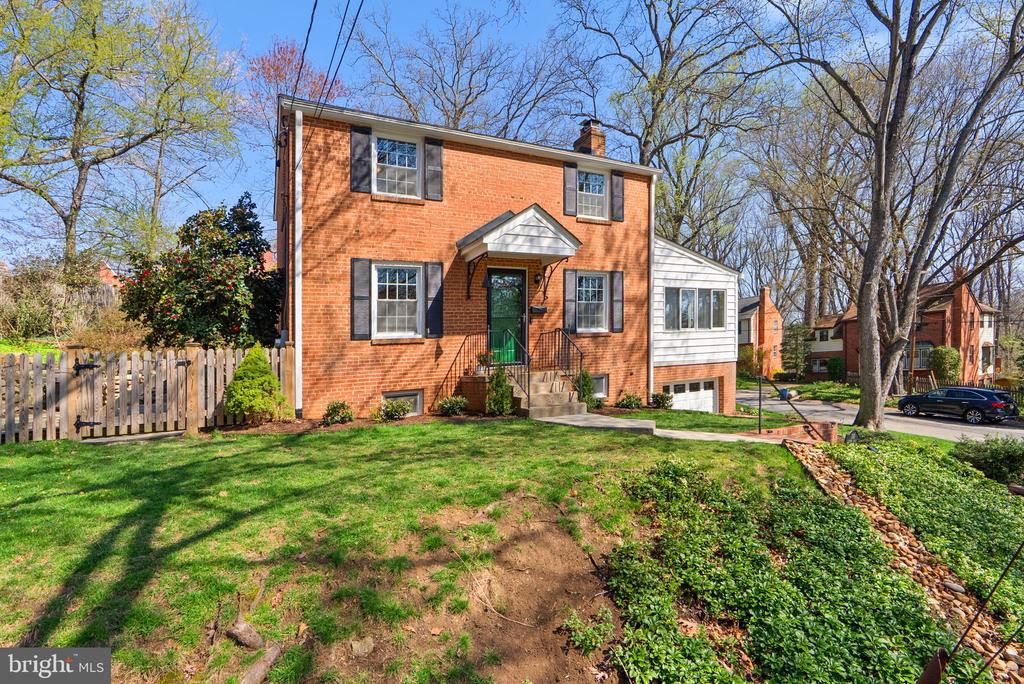 130 EASTMOOR DRIVE