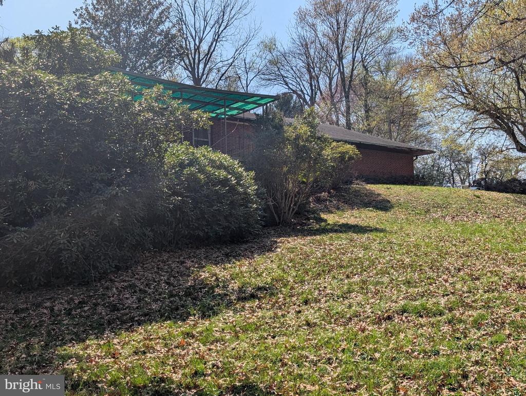 523 COPLEY LANE