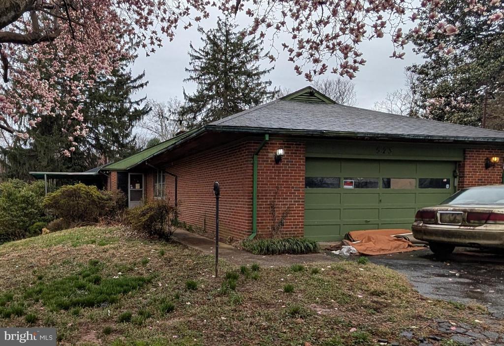 523 COPLEY LANE