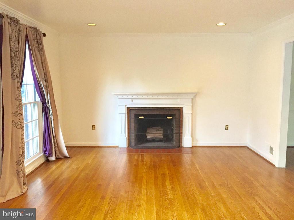 7510 CAYUGA AVENUE
