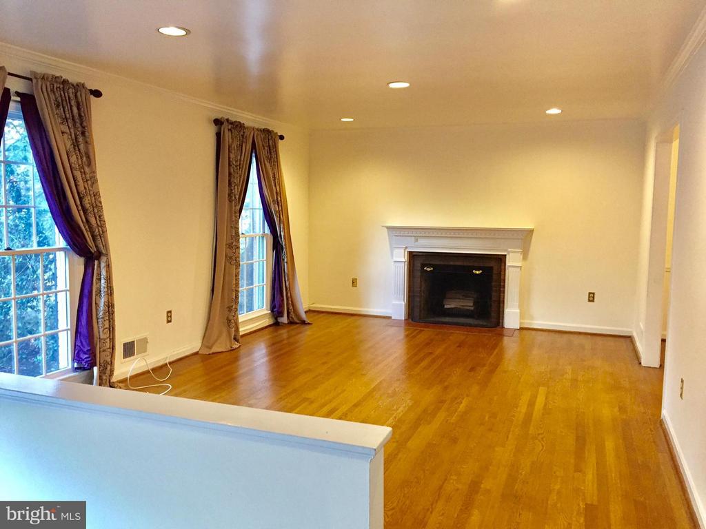 7510 CAYUGA AVENUE