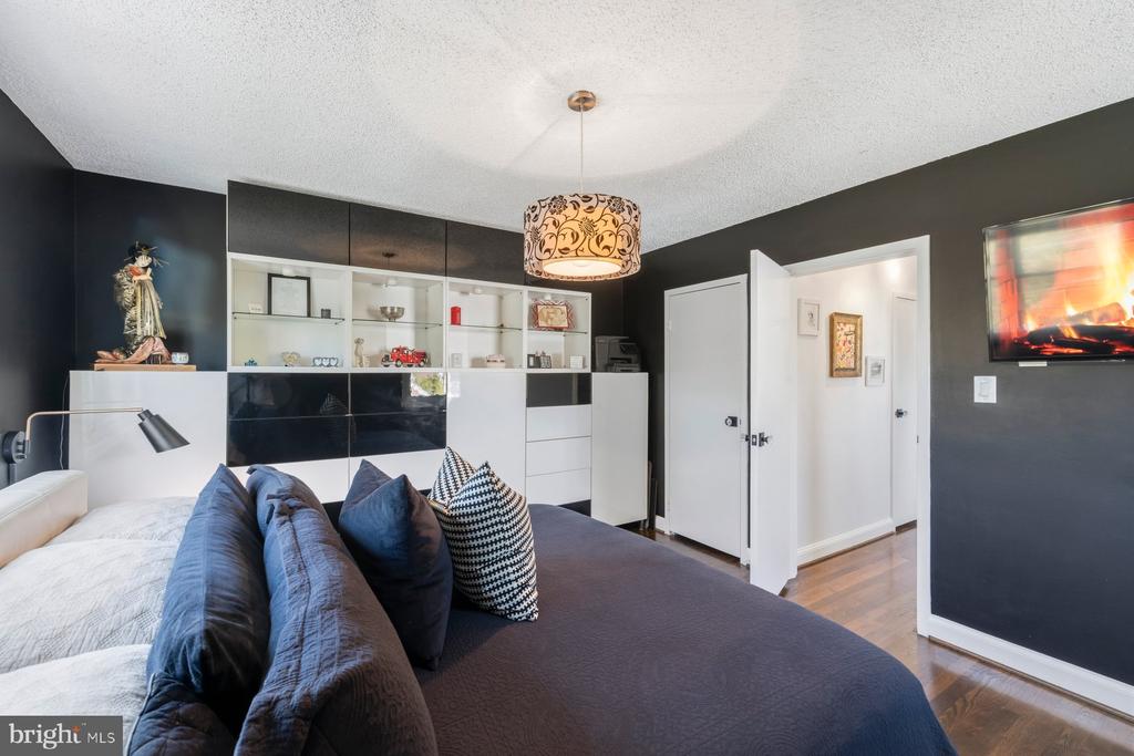 7630 TOMLINSON AVENUE Unit: 38