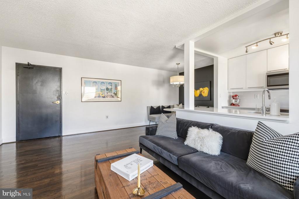 7630 TOMLINSON AVENUE Unit: 38