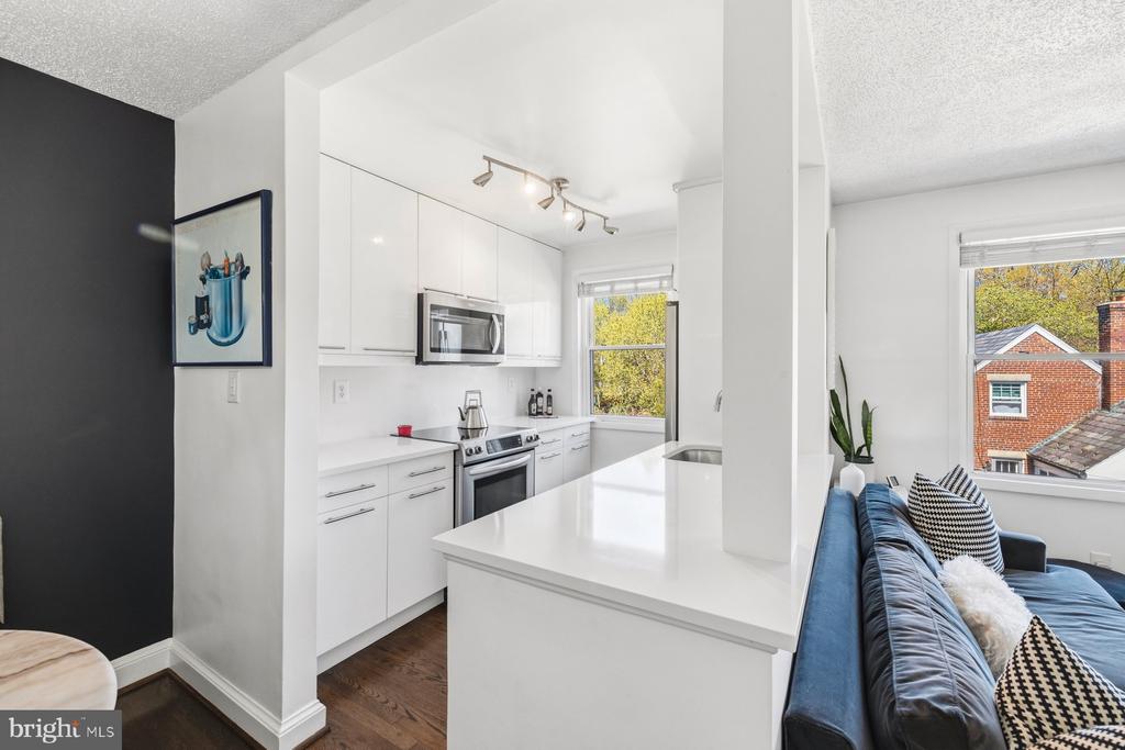 7630 TOMLINSON AVENUE Unit: 38