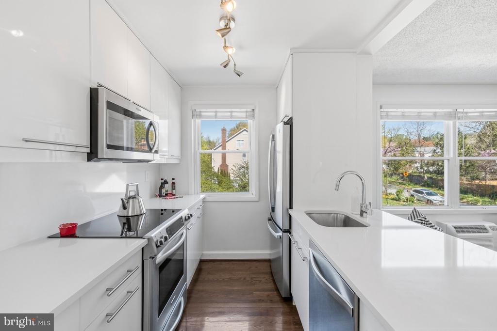 7630 TOMLINSON AVENUE Unit: 38