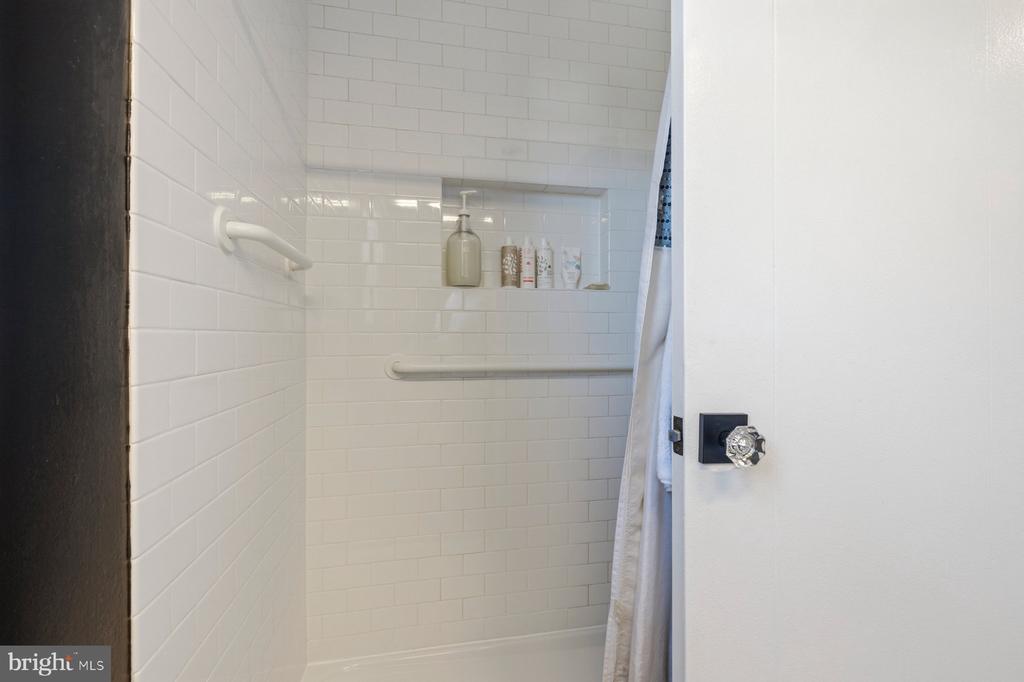 7630 TOMLINSON AVENUE Unit: 38