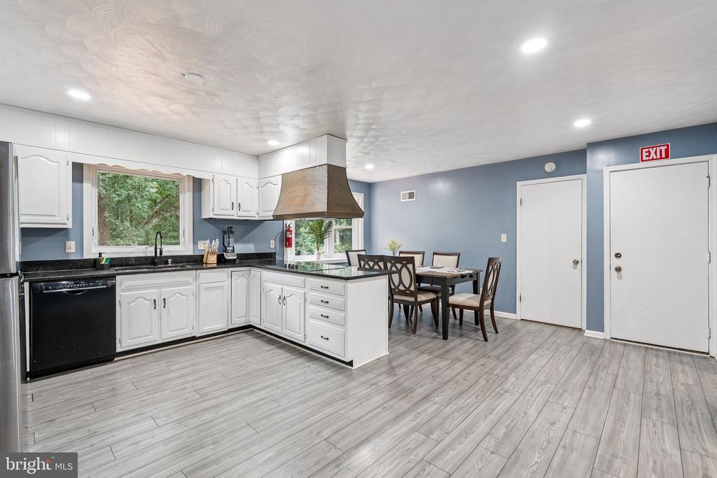8304 MARINER COURT