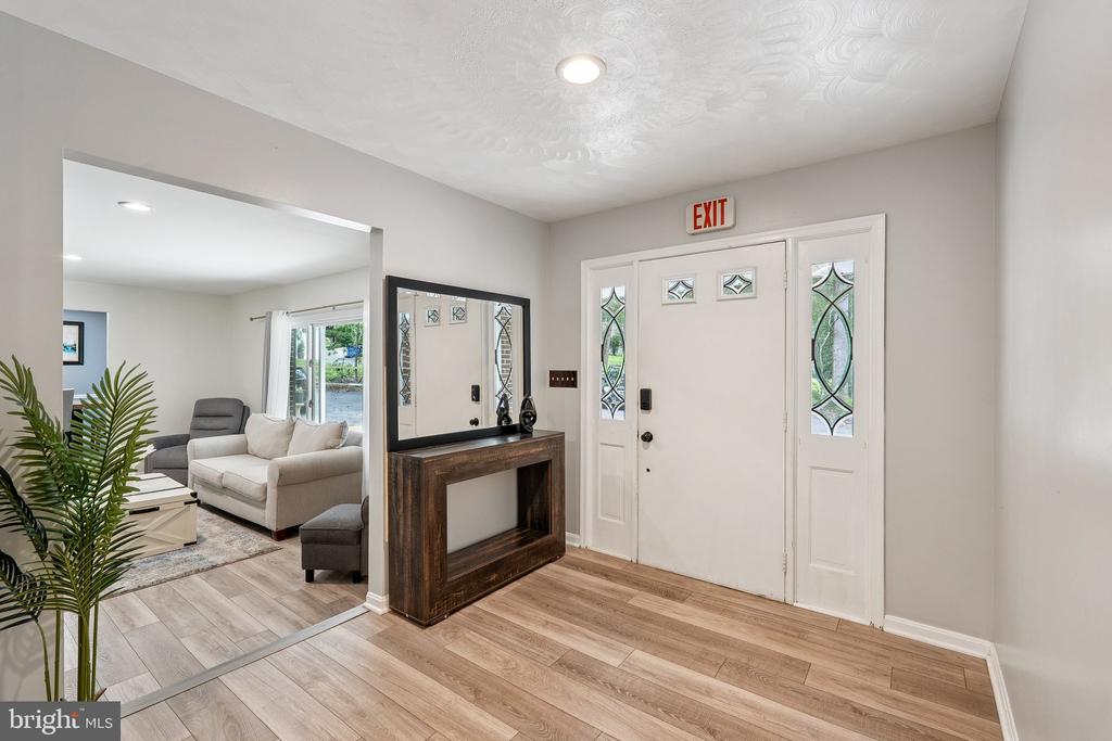 8304 MARINER COURT
