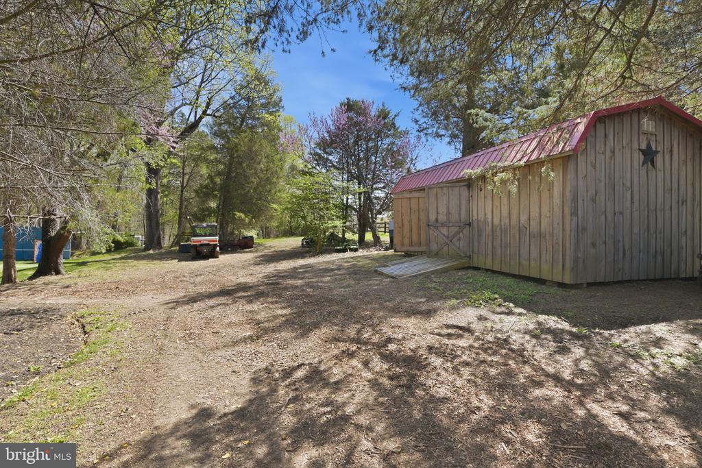 13505 DEAKINS LANE