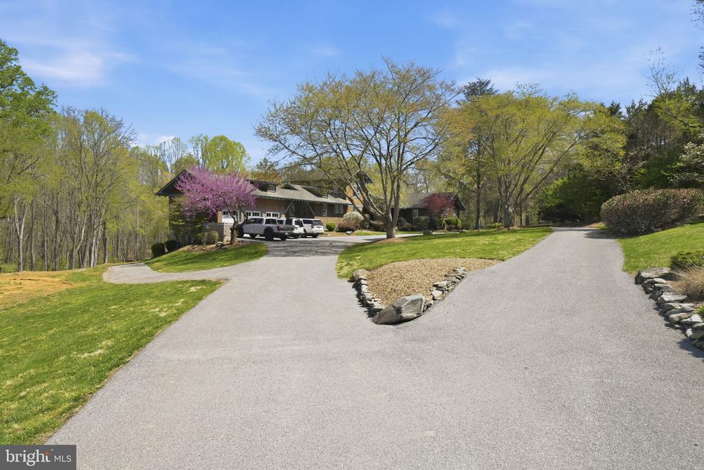 13505 DEAKINS LANE