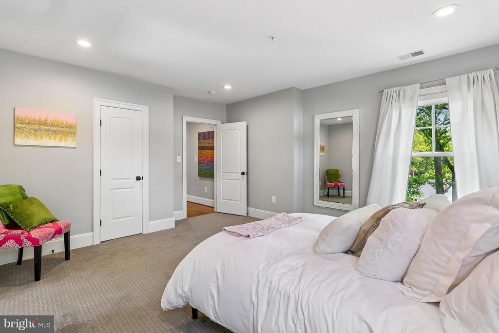 5116 WHITE FLINT DRIVE