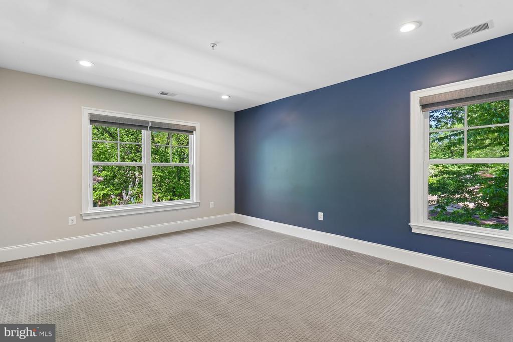 5116 WHITE FLINT DRIVE