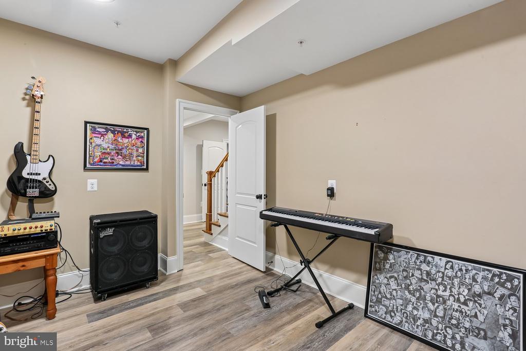 5116 WHITE FLINT DRIVE