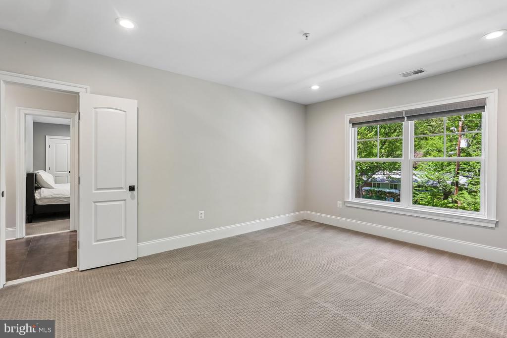 5116 WHITE FLINT DRIVE