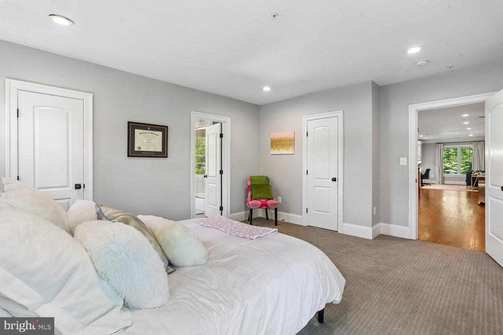 5116 WHITE FLINT DRIVE