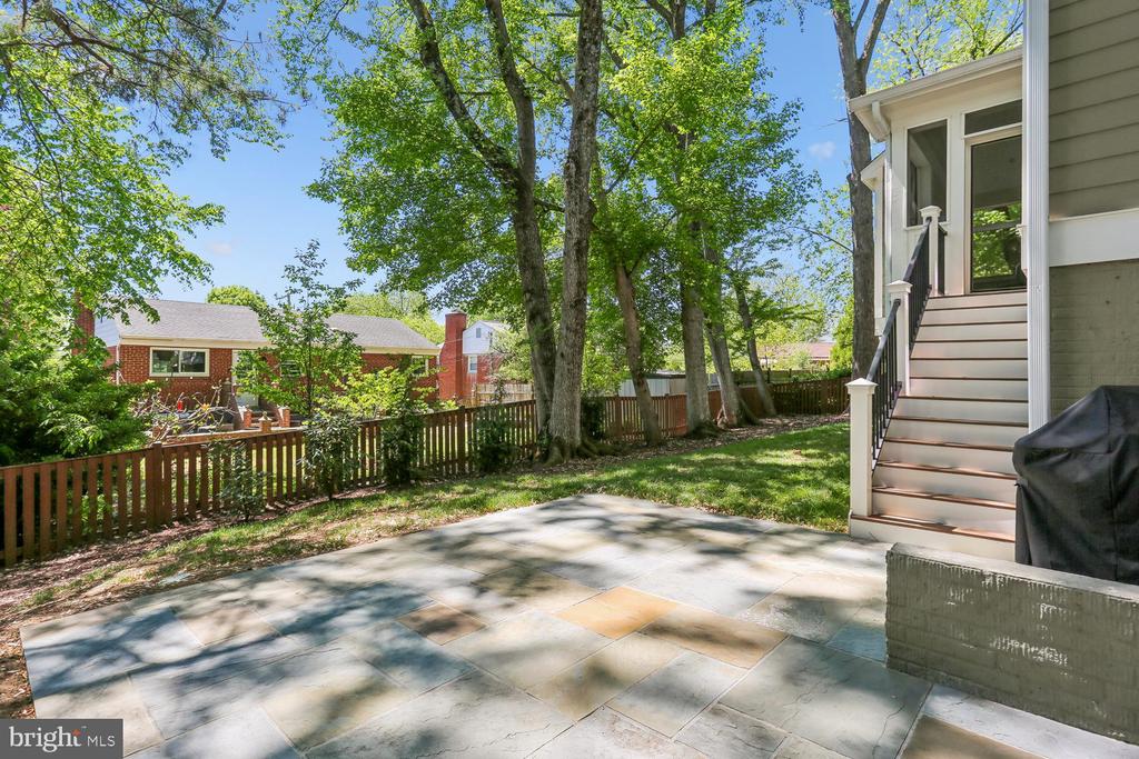5116 WHITE FLINT DRIVE
