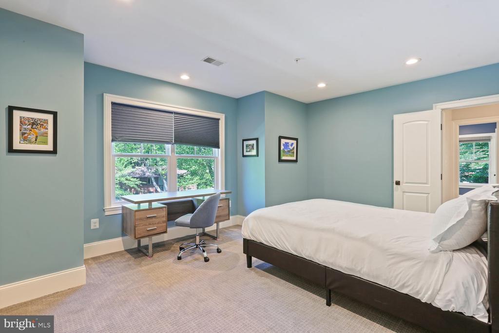 5116 WHITE FLINT DRIVE
