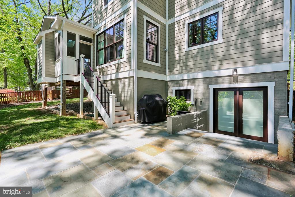 5116 WHITE FLINT DRIVE