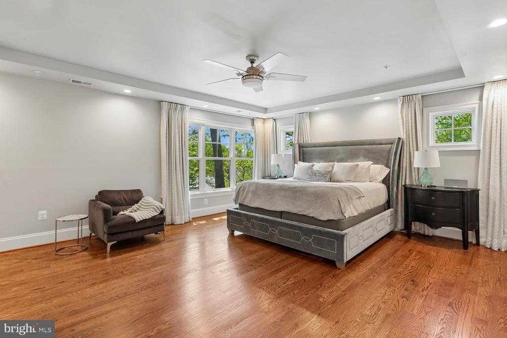 5116 WHITE FLINT DRIVE