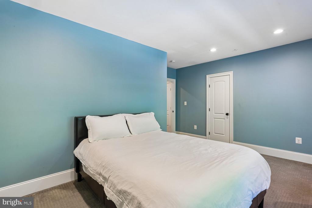 5116 WHITE FLINT DRIVE
