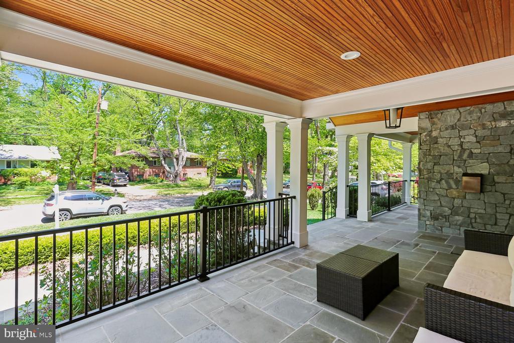 5116 WHITE FLINT DRIVE