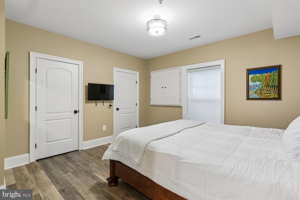 5116 WHITE FLINT DRIVE