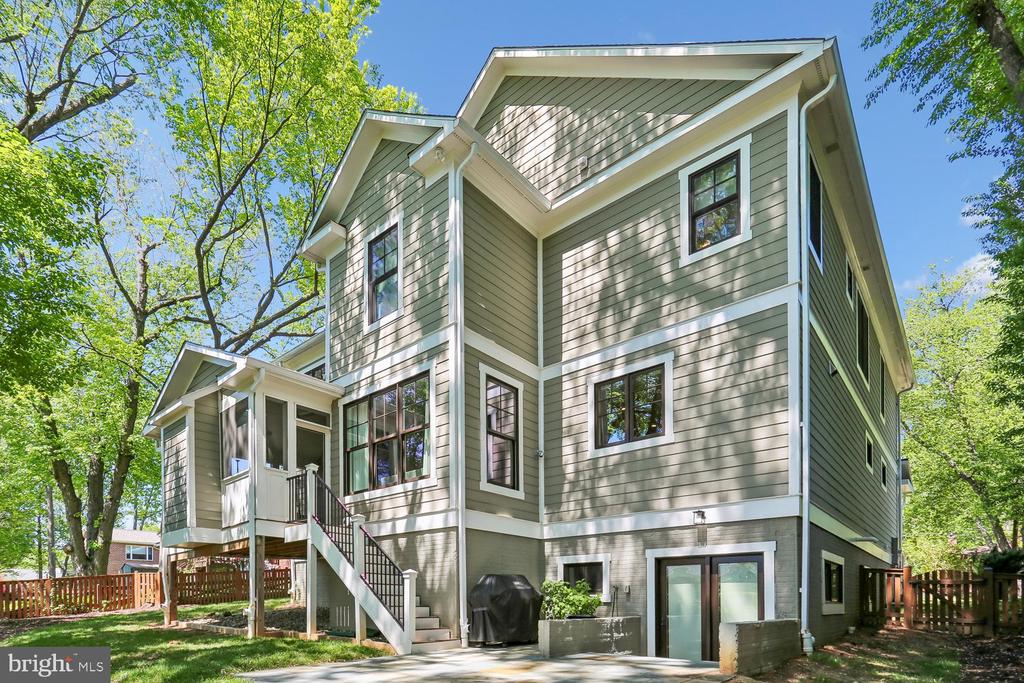 5116 WHITE FLINT DRIVE