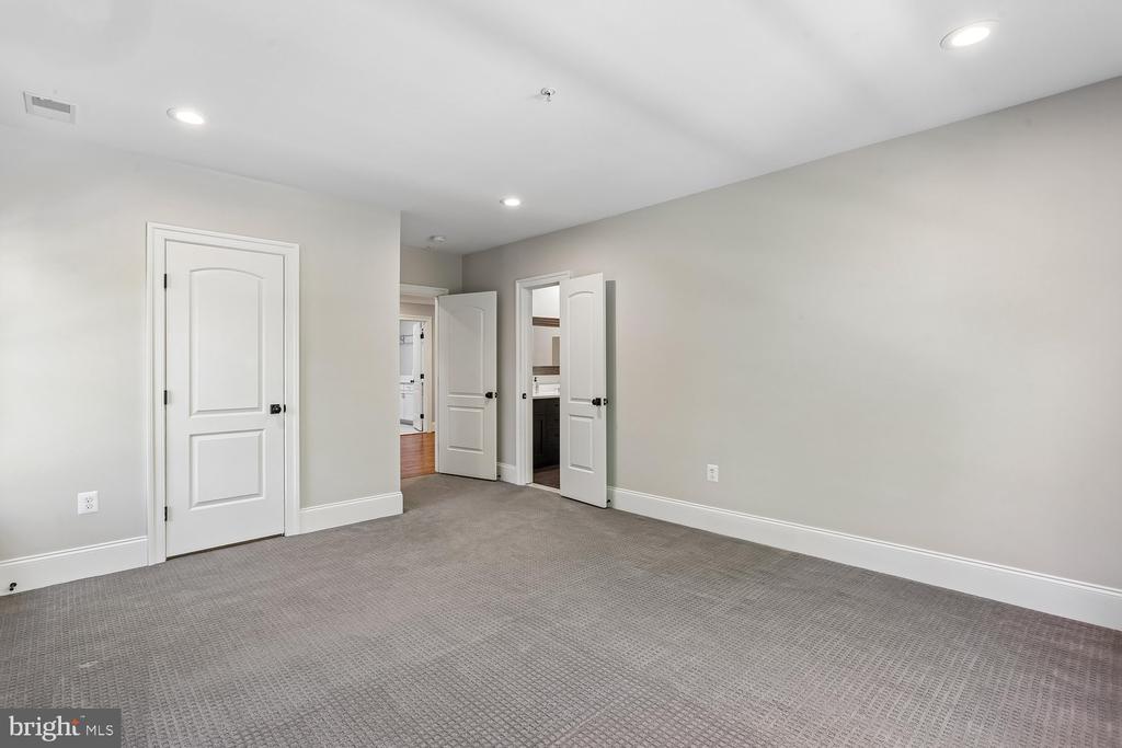5116 WHITE FLINT DRIVE