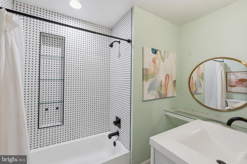 3523 HAMLET PLACE Unit: 501