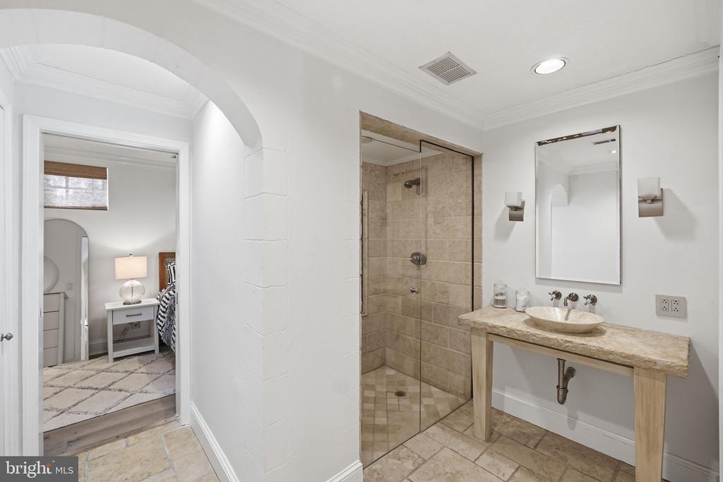 3523 HAMLET PLACE Unit: 501