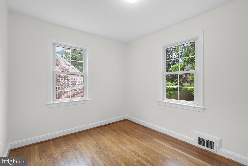 213 LEXINGTON DRIVE