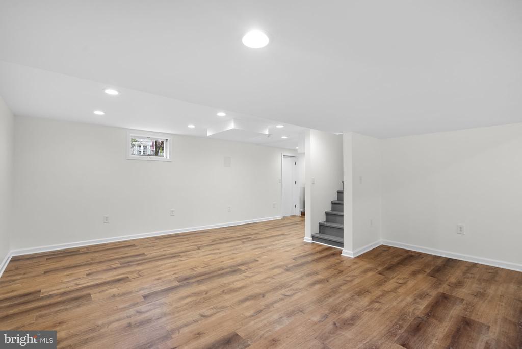 213 LEXINGTON DRIVE