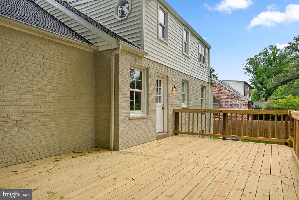 213 LEXINGTON DRIVE