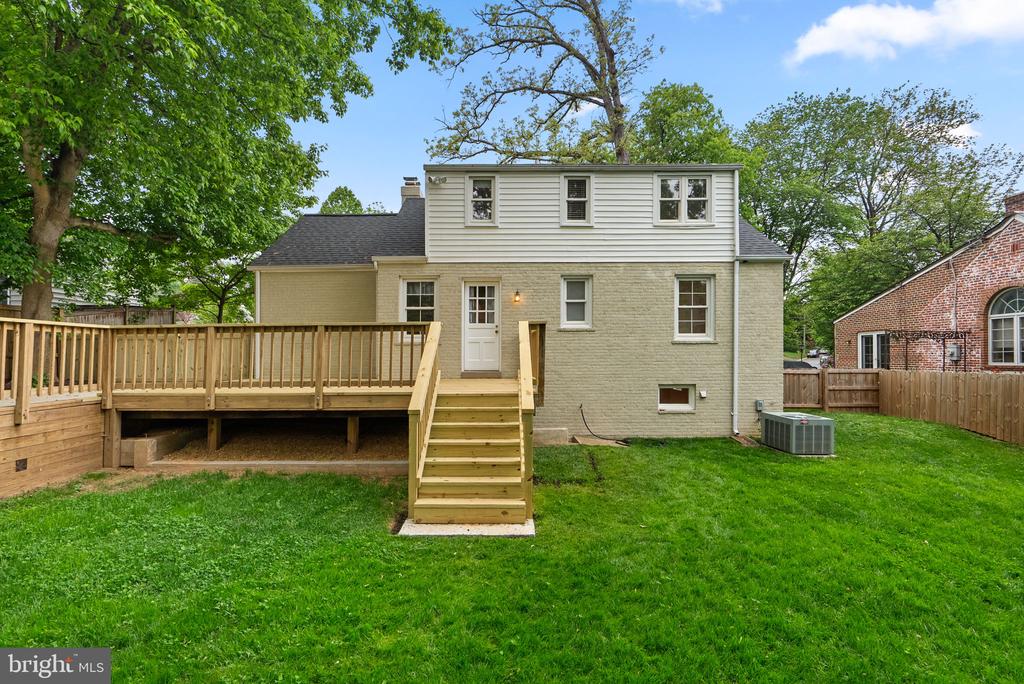 213 LEXINGTON DRIVE