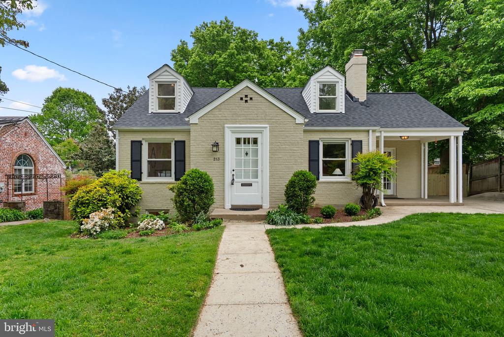 213 LEXINGTON DRIVE