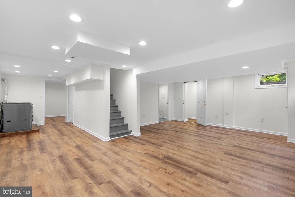 213 LEXINGTON DRIVE