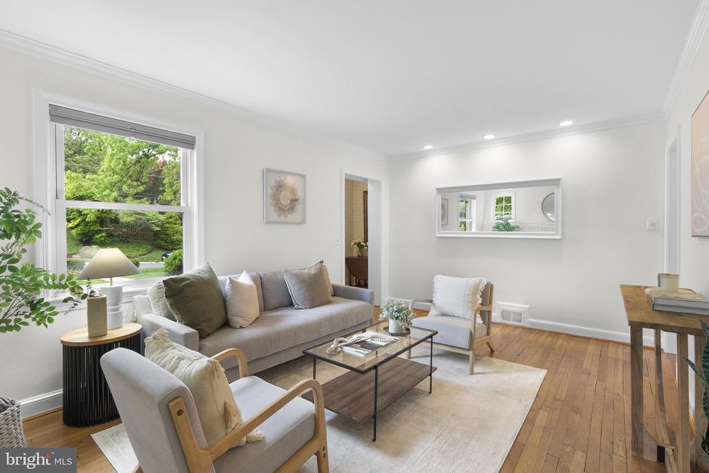 213 LEXINGTON DRIVE